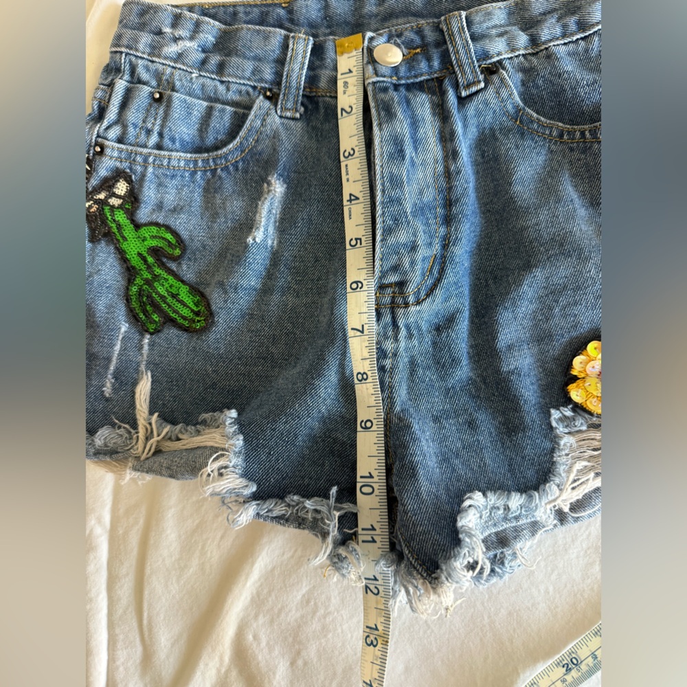 VESSA Denim Women Shorts w/ Patches & Embellishments - 26” waist (size 2) - Picture 7 of 7